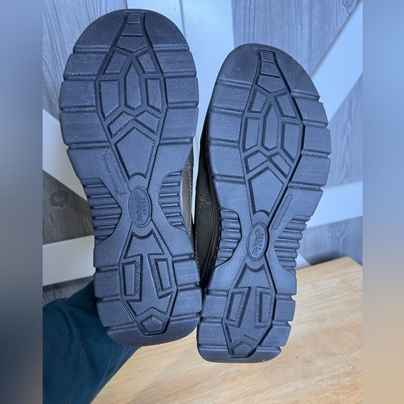 S75. NWT Dr. Scholl's Vail Slip-on Menās Wide Shoe Dark Taupe 9EE - Picture 3 of 6